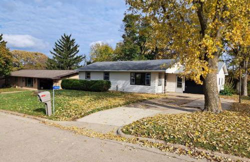 Location! Large Home, Country Views, Entertainment - Foto 1