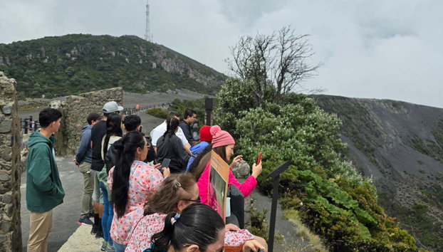 Escursione al vulcano Irazú, alla Valle di Orosi e ai Giardini Lankester - Foto 5, Osservando il panorama
