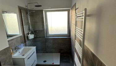 Beautiful, quiet and cosy apartment with balcony in central location - Foto 5, Shower