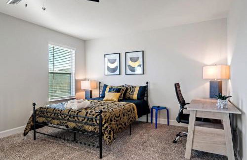 Crew-Ready Stay Private BRs w TVs Parking - Photo 2