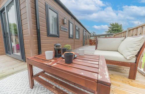 Tastefully decorated lodge on popular holiday park, easy access to Lakes and Dales and free parking - Foto 23