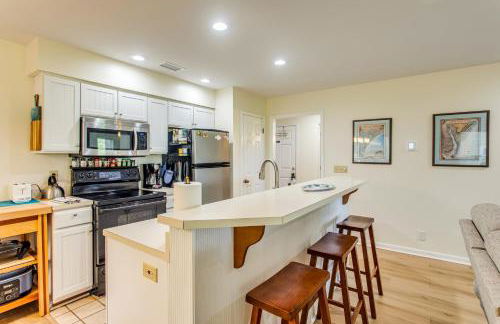 Condo with Golf Course Views Less Than 1 Mi to Sunset Beach! - Foto 8