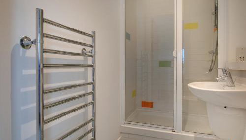 All Saints Apartments 5A by Week2Week - Foto 4, Shower