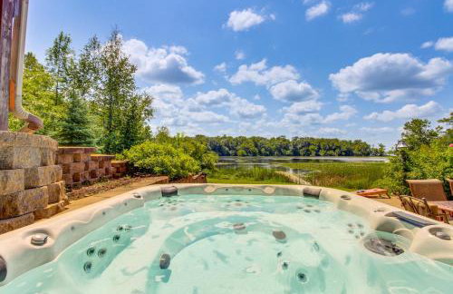 Private Lakefront Cabin with Hot Tub, Deck and Views - Foto 31