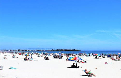 Newly Renovated Private Balcony Steps to Beach - Foto 26
