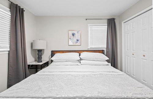 Sleek 3 BR home with self check in Private! - Foto 22