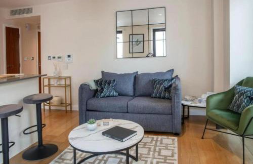 Westminster 2 bed 2 bath apartment with Air-Con - Photo 16