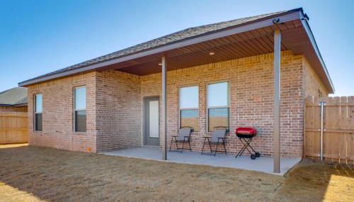 8 Mi to TTU! Pet-Friendly Home with Patio and Yard - Foto 2
