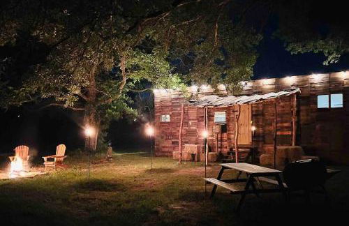 Cabin 2 - steps from the river! - Foto 1