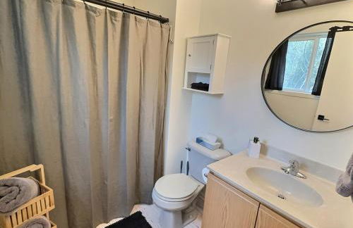 The Sawyer Hideaway - 3BR 2B with Hot Tub & Fire Pit - 5 mins to beach - Photo 32