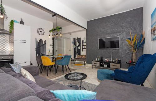 Spacious Apartment Center - Photo 3