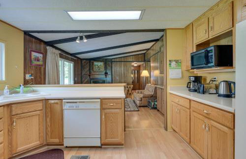 Cozy Salmon Home with Mountain Views and River Access - Foto 14