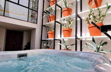 Capri Kronos Design Suites - 2 king beds, with gym, SPA & jacuzzi - Foto 1