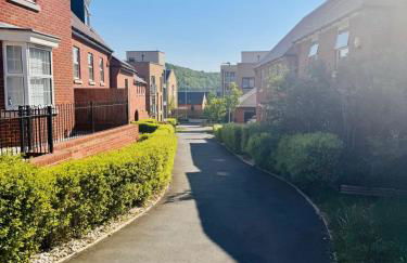 The Grand 4-Bed Ebbsfleet Home - Big Garden & Parking Space, Near Bluewater - Foto 54