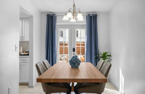 Pool - Free Parking - 2BD 1 Block from the Water - Foto 10