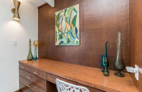 Mid-Century Style And Class In Quiet NE Location - Foto 13