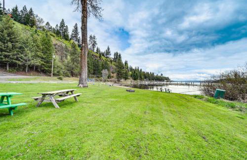 Mid-Century Escape Lake Views, Steps to Cave Bay! - Foto 32