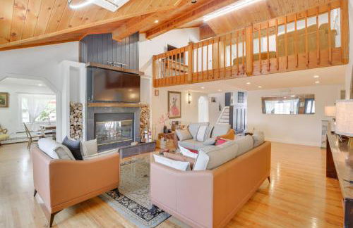 Lake Carmel Access Waterfront Home with Deck! - Foto 1