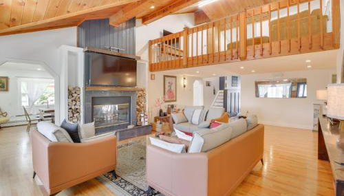 Lake Carmel Access Waterfront Home with Deck! - Foto 1