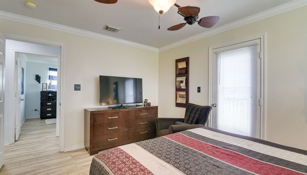 Galveston Escape w/ Entertainment Patio & Deck - Photo 4, Intérieur