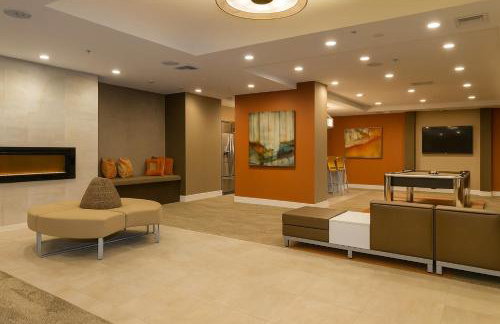 Holiday in LA- Koreatown Retreat with Free Parking, Pool and Sauna - Photo 8