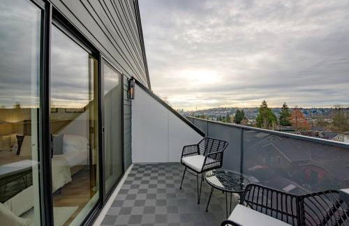 Seattle Charm, near university,3 BR,W&D, fast wifi - Photo 9