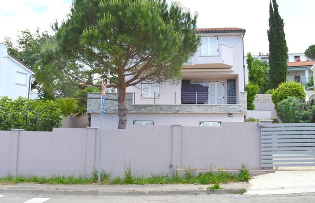 Apartment King - Photo 1