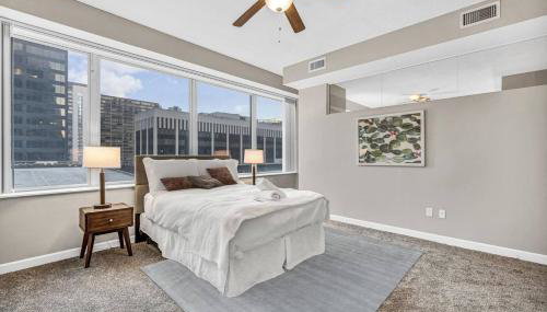 HUGE Panoramic SkySuite w/ Downtown VIEWS: Gym - Foto 4