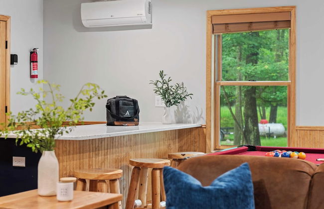 Bluejay Getaway by Avantstay Walk to Lake 7bdr, Hot Tub, Pool Table - Foto 26