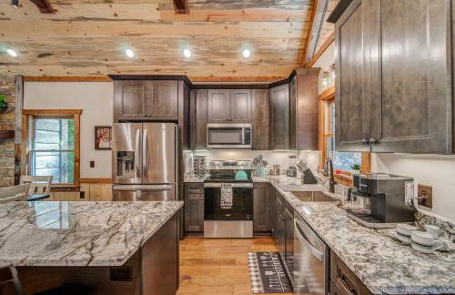 Brand New Build Luxury Mountain Chalet with Hot tub, pool, Game Room, Premium features - Foto 3