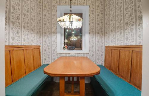 1920s Cottage | Hot Tub | Game Room | Fire Pit - Foto 24