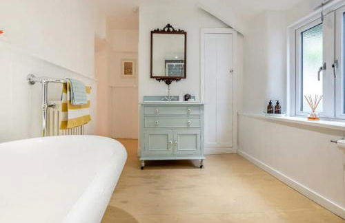 Quirky fisherman's cottage by the sea in Brixham - Photo 28