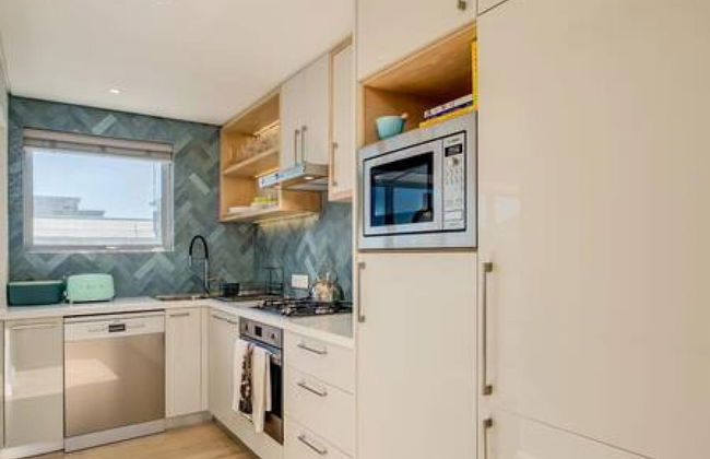 Exquisite Mouille Point Apt by Golf Course Serene Suite - Photo 21