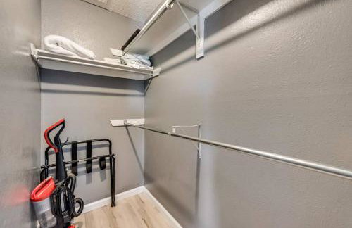 Serene 2BD Condo South Irving I18 - Foto 3