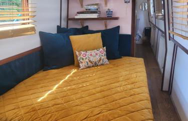 Lovely Canal Boat in Little Venice for Family & Friends - Photo 3