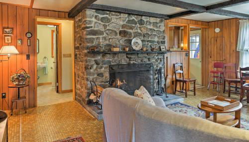 East Otis Reservoir Cabin with Porch - Walk to Lake! - Foto 2