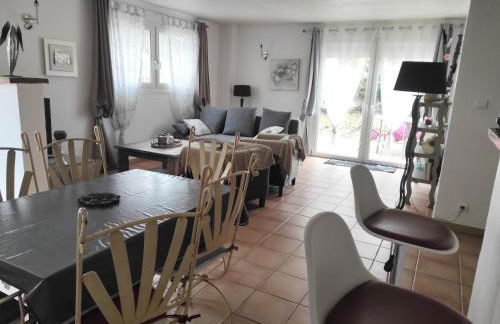 Maison charmante à Maillane avec piscine privée - Foto 16