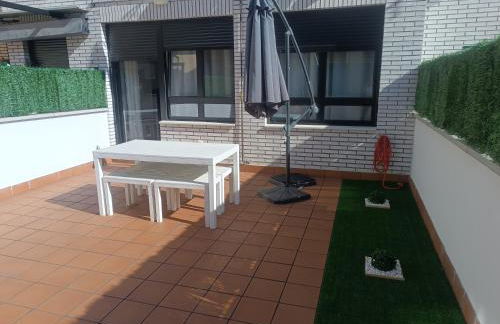 LA TERRAZA DE LA VEGA - Ubicación inmejorable , wifi , terraza y parking gratuito - Foto 40