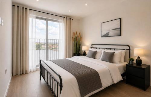 Luxurious & Elegant 6-Bed House - Photo 4