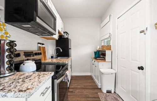 Spring Bungalow - A cozy getaway in downtown Hot Springs! - Foto 20