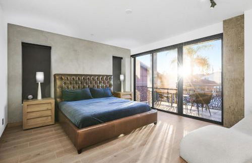 NEW Luxury Concrete Home Just Minutes from the Beach - Foto 22