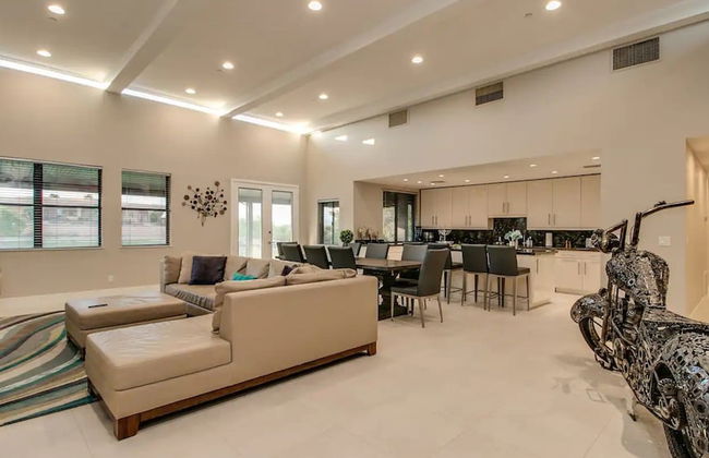 Luxe 4 Bdrm W/pool and Spa on Golf Course Lot! - Foto 16