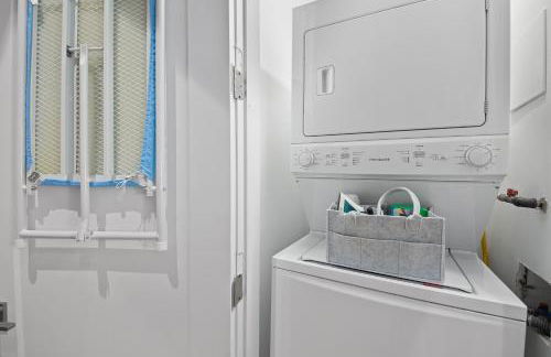 Chic Penthouse with bus stop at doorstep - 15 Minutes to NYC - Foto 20