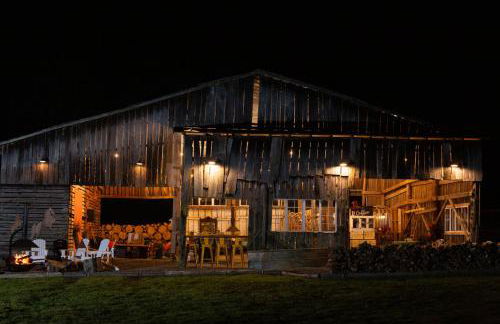 Meadow View Romantic Nature Stay w Barn, Outdoor Tub and Sauna - Foto 41