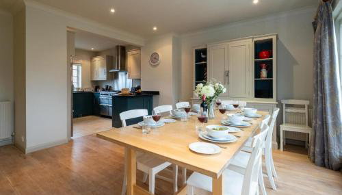 3 The Coastguards, Thorpeness - Only a stones throw from the Beach and very close to famous boating Meare, Country Club and Golf Club - Aldeburgh Coastal Cottages - Foto 3