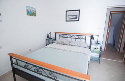 3 Bedroom Beach House with private sea access - Photo 21