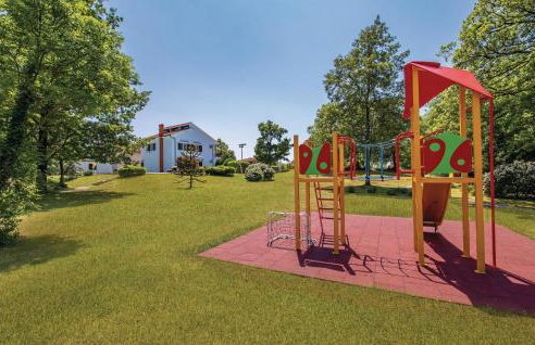 Cozy Home In Viskovo With Wifi - Photo 25