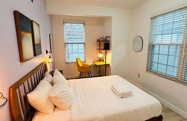 Cherry Suites 2BR Apt w W D Arcade Machine - Foto 48