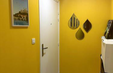 Appart Lumineux 2ch proche Près d'Arènes avec wifi tv et patio - Foto 13