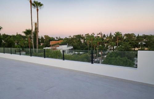 Villa With Jacuzzi and Panoramic Views in Prestigious El Rosario, Marbella - Foto 3